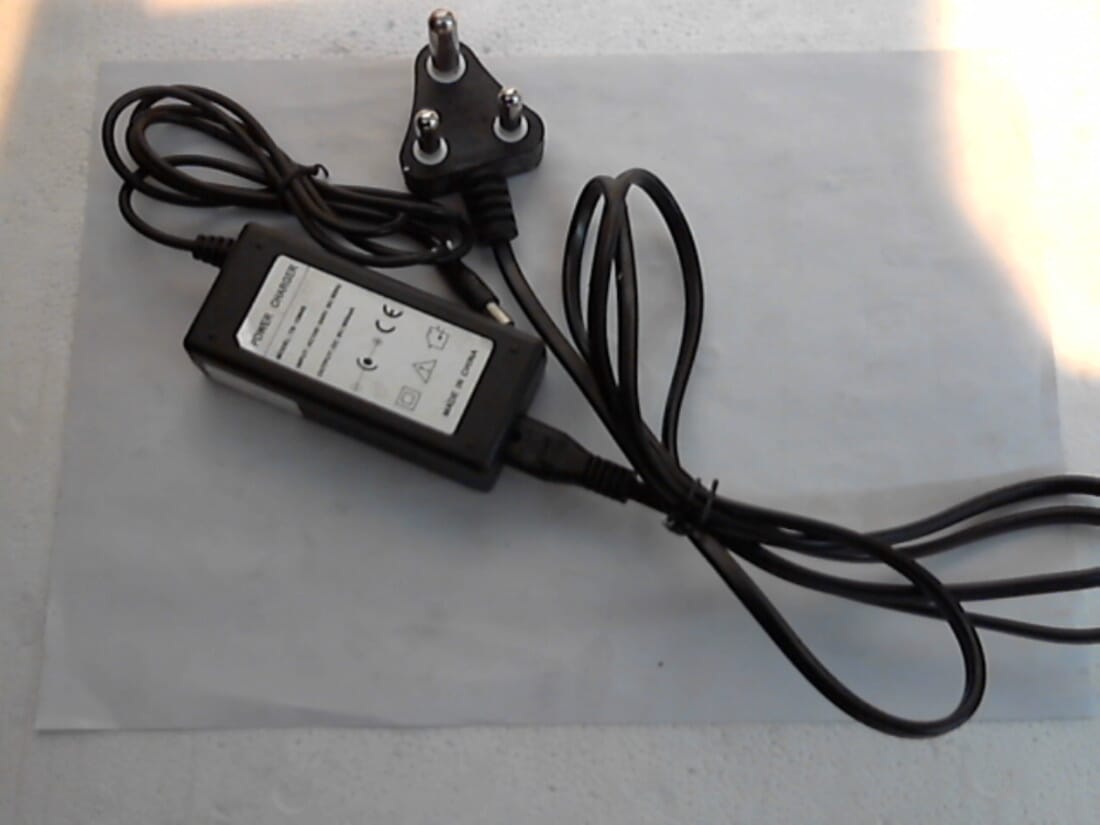 6VDC 600mA Adapter (Südafrika)-700400111
